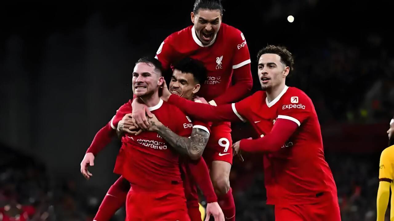 利物浦突破对手防线，重返英超榜首(利物浦2020到2021英超赛程表)