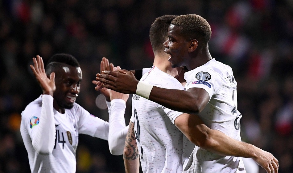 包含德国队客场大胜摩尔多瓦，抢得三分稳固领先地位的词条