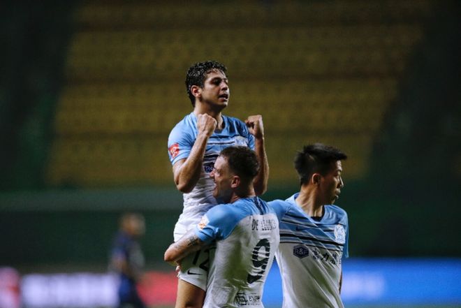 包含威尔士小胜告捷，进球数量占优，晋级前景渐露的词条